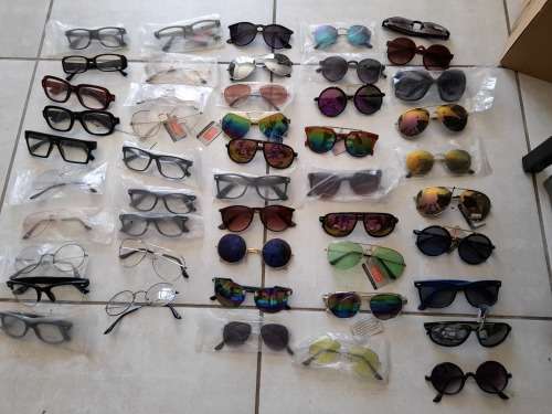 **LATE ENTRY*FREE FREIGHT**BULK LOT OF SUNGLASSES**SAME AS YOU BUY AT THE ROBOTS**