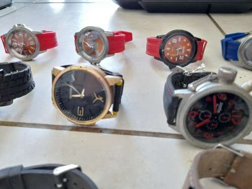 ***START YOUR OWN BUSINESS**FREE FREIGHT**BULK LOT OF 20 WATCHES*BEEN IN STORAGE**SOLD AS PER PICS**