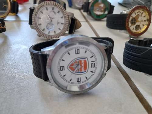 ***START YOUR OWN BUSINESS**FREE FREIGHT**BULK LOT OF 20 WATCHES*BEEN IN STORAGE**SOLD AS PER PICS**