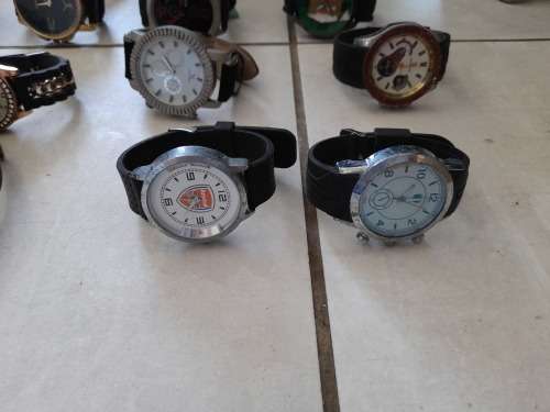 ***START YOUR OWN BUSINESS**FREE FREIGHT**BULK LOT OF 20 WATCHES*BEEN IN STORAGE**SOLD AS PER PICS**