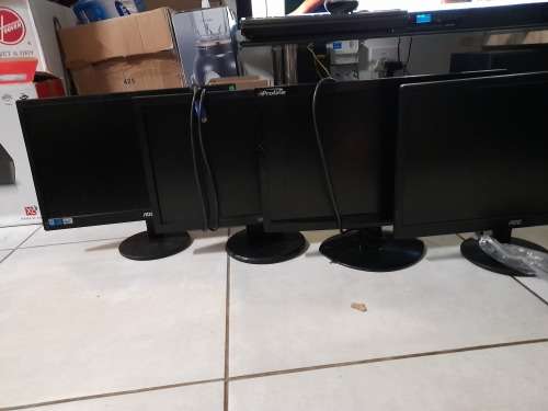 **LOT OF 4 X 19 INCH LCD SCREENS WITH POWER CORDS AND VGA, ALL WORKING**1 BID FOR 4***