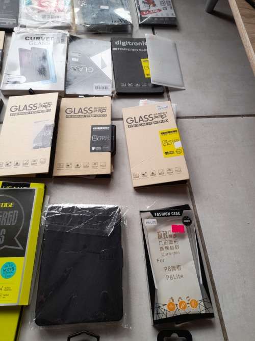 **LIQUIDATION***BULK LOT OF 60 CELL PHONE COVERS AND SCREEN PROTECTORS****OVER R10 000 RETAIL***