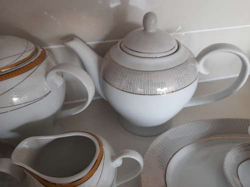 ***EASTER SPECIAL** 2 X NEW TEA SETS AND DINNER ,GRAVY TRAYS**EXCELLENT QUALITY***BIDDING ON BOTH***