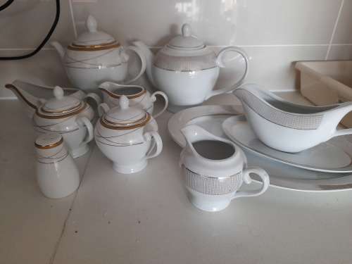 ***EASTER SPECIAL** 2 X NEW TEA SETS AND DINNER ,GRAVY TRAYS**EXCELLENT QUALITY***BIDDING ON BOTH***