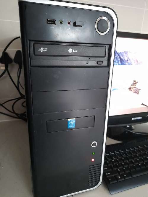 *****COMPLETE DESKTOP* PC BOX 1TB HDD, 4GB RAM, SAMSUNG 22INCH SCREEN, KEYBOARD AND MOUSE****