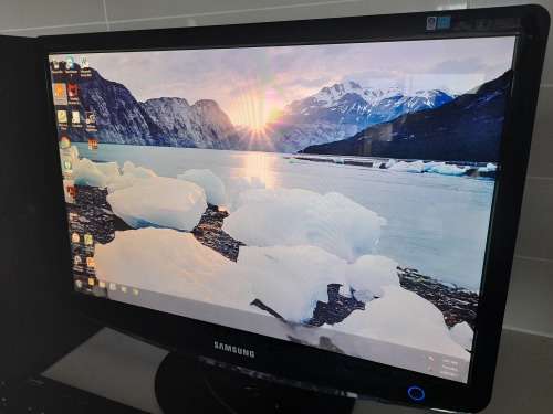 *****COMPLETE DESKTOP* PC BOX 1TB HDD, 4GB RAM, SAMSUNG 22INCH SCREEN, KEYBOARD AND MOUSE****