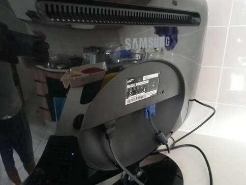*****COMPLETE DESKTOP* PC BOX 1TB HDD, 4GB RAM, SAMSUNG 22INCH SCREEN, KEYBOARD AND MOUSE****