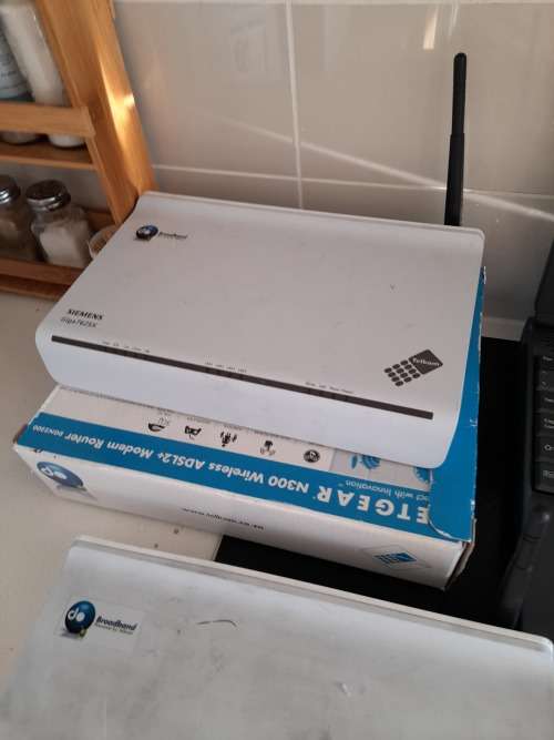 **BULK LOT OF SECOND HAND ELECTRONICS**PRINTERS, VINTAGE LAPTOP, ROUTERS***
