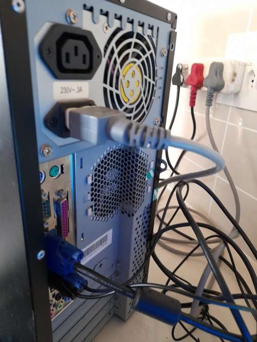 *WEEKEND SPECIAL**COMPLETE PC WITH FREE SCREEN, NEW KEYBOARD, MOUSE AND SPEAKERS***