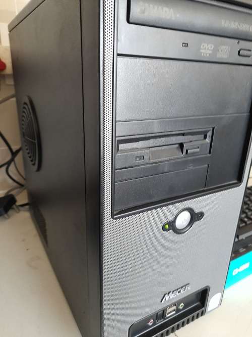 *WEEKEND SPECIAL**COMPLETE PC WITH FREE SCREEN, NEW KEYBOARD, MOUSE AND SPEAKERS***
