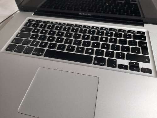 ****FREE FREIGHT FRIDAY***I5 APPLE MAC BOOK PR0 2010 4GB RAM, 500GB HDD**WAS WORKING,NOW NO DISPLAY*