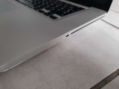 ****FREE FREIGHT FRIDAY***I5 APPLE MAC BOOK PR0 2010 4GB RAM, 500GB HDD**WAS WORKING,NOW NO DISPLAY*