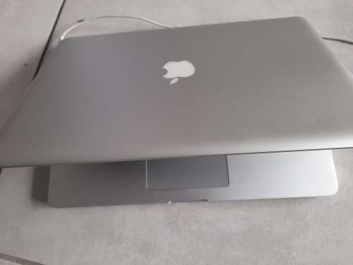 ****FREE FREIGHT FRIDAY***I5 APPLE MAC BOOK PR0 2010 4GB RAM, 500GB HDD**WAS WORKING,NOW NO DISPLAY*