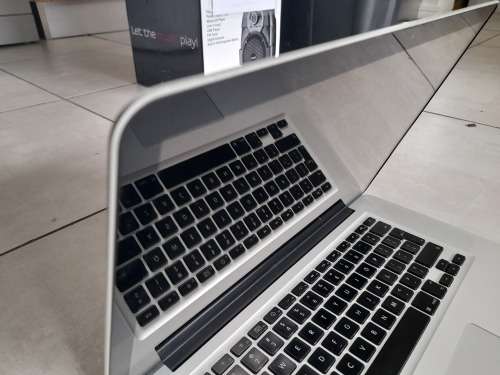 ****FREE FREIGHT FRIDAY***I5 APPLE MAC BOOK PR0 2010 4GB RAM, 500GB HDD**WAS WORKING,NOW NO DISPLAY*