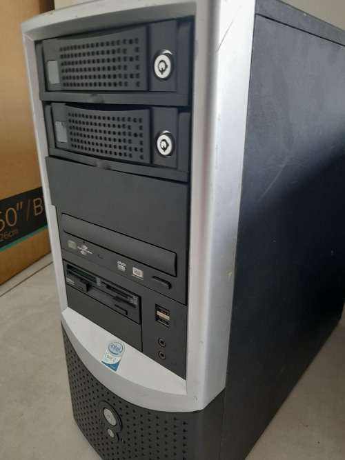 **COMBO DEAL**2 X PC BOXES,COMPLETE WITH HARD DRIVES AND RAM**REPAIRS OR SPARES*