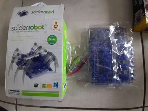 LOT OF QUALITY 3D MOVABLE PUZZLES,BUILD UP SPIDER ROBOTS,  CADFI HITECH MACHINE BUILD UP WITH MOTORS