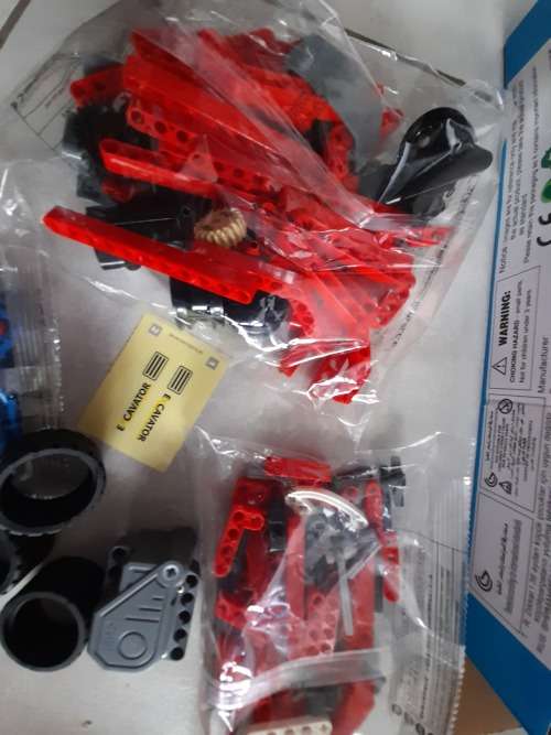 LOT OF QUALITY 3D MOVABLE PUZZLES,BUILD UP SPIDER ROBOTS,  CADFI HITECH MACHINE BUILD UP WITH MOTORS