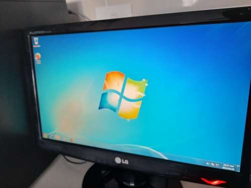 ***WEEKEND SPECIAL**COMPLETE GIGABYTE DESKTOP  PC WITH FREE SCREEN, NEW KEYBOARD AND MOUSE ***