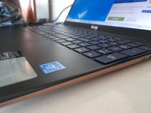 **FREE FREIGHT FRIDAY*ROSE GOLD  ZEDAIR ILIFE PLUS 4GB RAM, 500GB HDD, WIFI, BLUETOOTH INCL NEW BAG*
