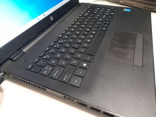 ***FREE FREIGHT FRIDAY****LIKE NEW i3 HP 15 LAPTOP. 4GB RAM, NEW 250GB SSD8888