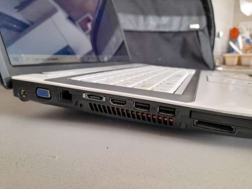 **LIQUIDATION STOCK**I3 MECER XPRESSION M770CUH,17INCH LAPTOP, FRESH W10 LOADED****