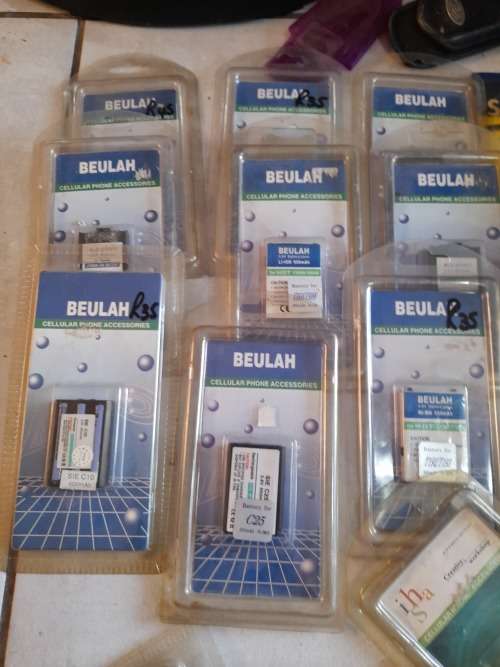 **FREE FREIGHT FRIDAY***BULK LOT OF PONE, CHARGERS, BATTERIES,OLD PHONE COVERS ETC*******