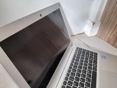 ***FREE FREIGHT FRIDAY****CONNEX LAPTOP DOES NOT TURN ON, NO CHARGER*****
