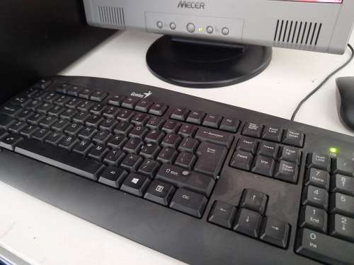 ***COMPLETE PC SET UP**PC BOX, FREE MECER FLATSCREEN, NEW WIRELESS MOUSE, NEW SPEAKERS,***