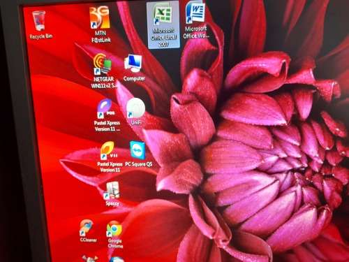 ***COMPLETE PC SET UP**PC BOX, FREE MECER FLATSCREEN, NEW WIRELESS MOUSE, NEW SPEAKERS,***