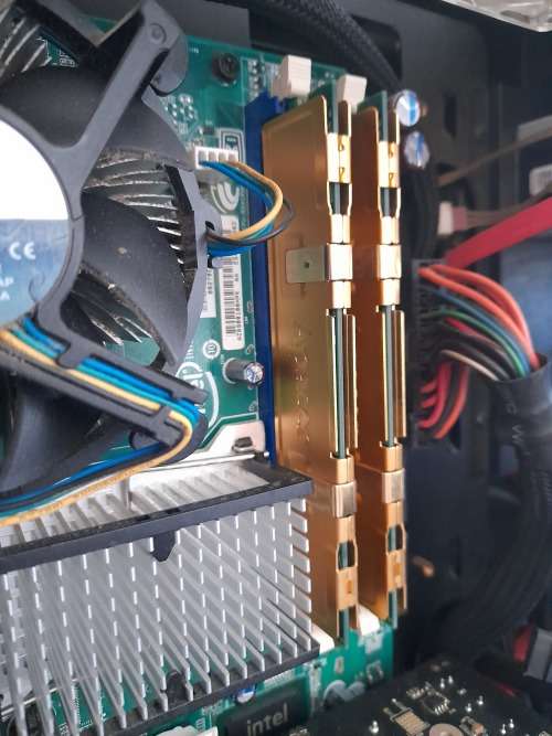 ***GAMING PC BOX****XFX GRAFIX CARD, 2 X APACER RAM CARDS, Intel® 82801GB, LOTS OF FANS ETC*****