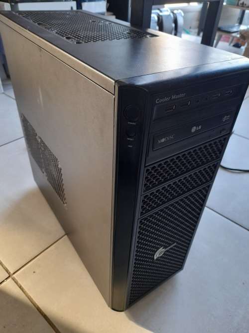 ***GAMING PC BOX****XFX GRAFIX CARD, 2 X APACER RAM CARDS, Intel® 82801GB, LOTS OF FANS ETC*****