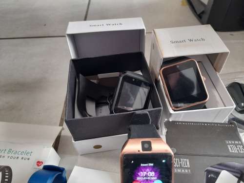 **SNAP FRI SPECIAL**LIQUIDATION STOCk*** LOT OF UNTESTED 3G SMART WATCHES***