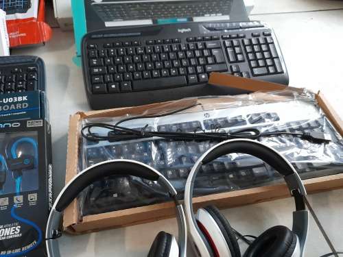 *SNAP FRI SPECIAL** LIQUIDATION STOCK**BULK LOT OF HEAD SETS, KEYBOARDS, PRINTER ETC****