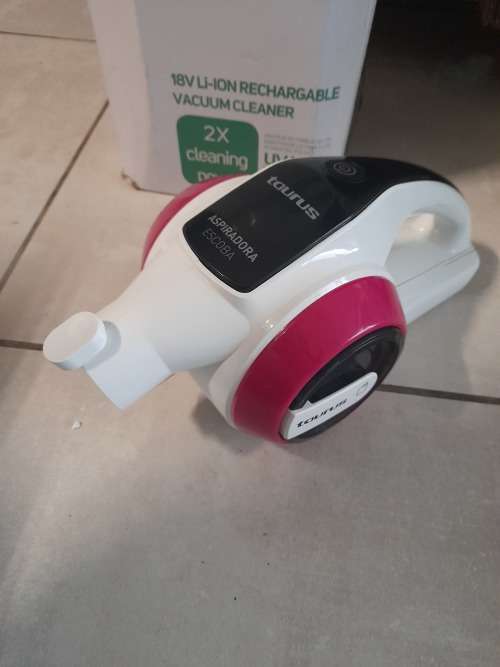 *DEMO TAURUS ASPIRADORA ESCOBA CORDLESS VACUUM WITH ALL ATTACHMENTS IN BOX ***R3500***