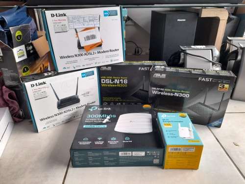 **SNAP FRIDAY SPECIAL***LIQUIDATION STOCK**BULK LOT OF UNTESTED ROUTERS, WIFI EXTENDERS ETC*********