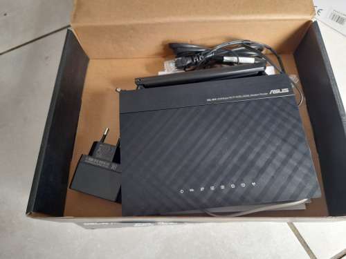 **SNAP FRIDAY SPECIAL***LIQUIDATION STOCK**BULK LOT OF UNTESTED ROUTERS, WIFI EXTENDERS ETC*********