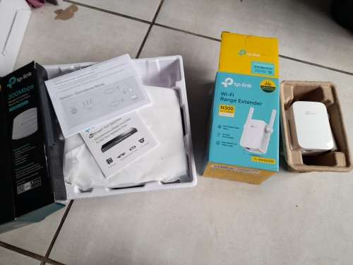 **SNAP FRIDAY SPECIAL***LIQUIDATION STOCK**BULK LOT OF UNTESTED ROUTERS, WIFI EXTENDERS ETC*********