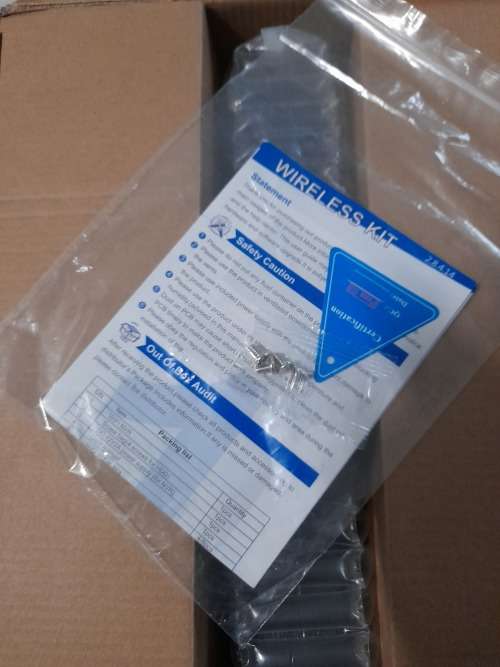 **WOW**BRAND NEW HD NVR WIRELESS 8CH CCTV KIT, 1080P, 2MP CAMERAS, DVR,POWER SUPPLY, MOUSE**R7000***