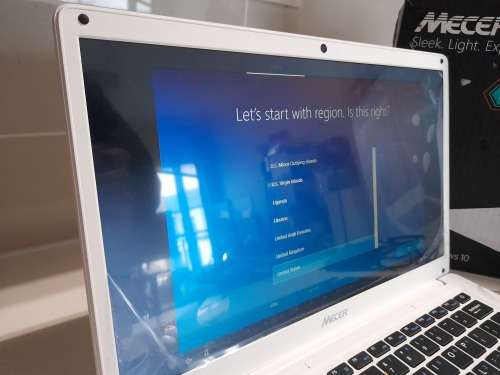**CLEARANCE SALE***DEMO MECER XPRESSION  Z140C 14.1 WHITE LAPTOP IN BOX WITH CHARGER****