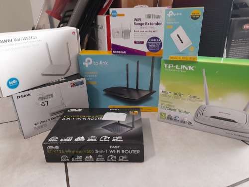 *MONTH END SPECIAL***LIQUIDATION STOCK**BULK LOT OF  ROUTERS, WIFI EXTENDERS ETC**OVER R3000 VALUE**