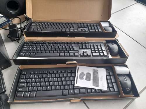 **MONTH END DEAL***BULK LOT OF WIRELESS KEYBOARDS+MOUSE, ACER LAPTOP,UPS,BAG**NOT TESTED***