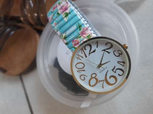**STORAGE CLEARANCE***BULK LOT OF KIDS, SHOES, WATCH, PERFUME,NECK PILLOW,GAMES,SOLAR ROBOT**