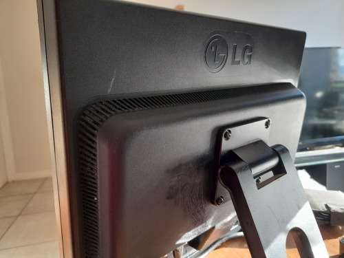 **LAST OF CLEARANCE SALE***4 X  LCD PC SCREENS***ONE BID FOR ALL***