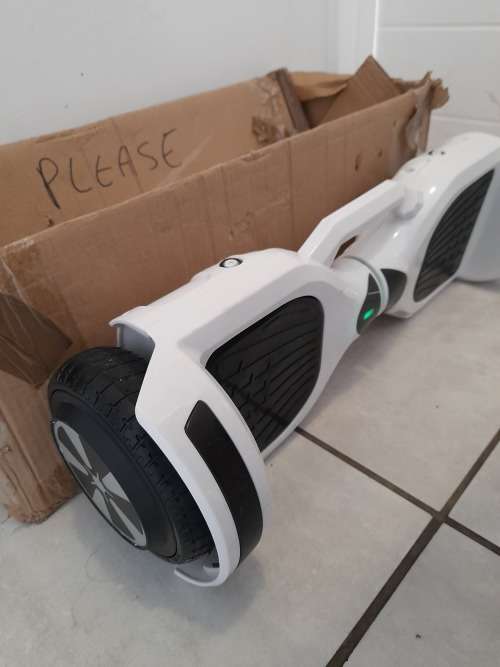 *****6.5 Inch Smart Hoverboard With Bluetooth Speaker in box with charger**fault on one wheel**
