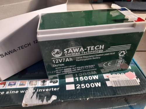 ***LOT OF OFF THE GRID SUPPLIES**2000W INVERTER(FAULTY), BATTERY CHARGER, NEW BATTERY, 12V LED LIGHT