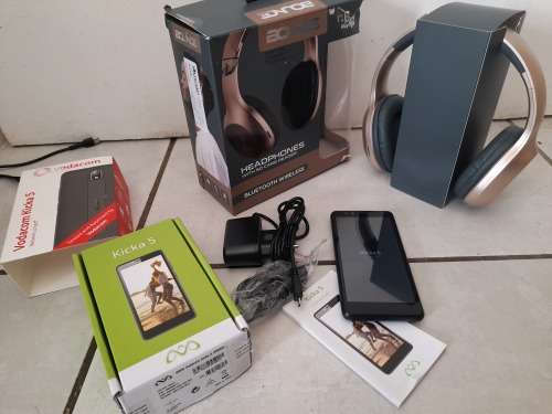 ***MONTH END COMBO DEAL**BRAND NEW VODACOM SMART KICKA5 WITH FREE GOLD BOUNCE BT HEADSET**