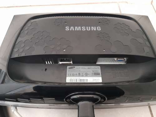 **SPRING SPECIAL*2 X PC SCREENS, SAMSUNG 20INCH, AOC 19 INCH*ONE BID FOR BOTH**