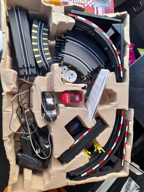 ***SPRING SPECIAL**SPEEDZONE LOOP SPEEDWAY SLOT RACING SET, LIKE NEW IN BOX**