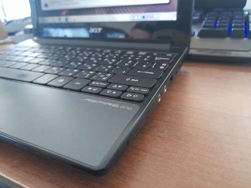 **HERITAGE DAY DEAL****ACER ASPIRE ONE PAV70 MINI LAPTOP WITH CHARGER****