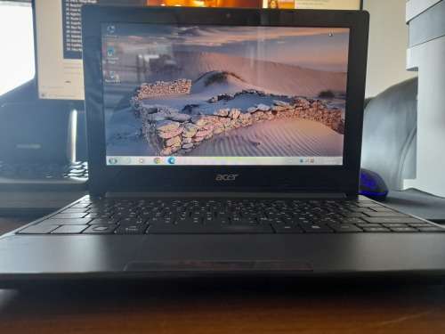 **HERITAGE DAY DEAL****ACER ASPIRE ONE PAV70 MINI LAPTOP WITH CHARGER****